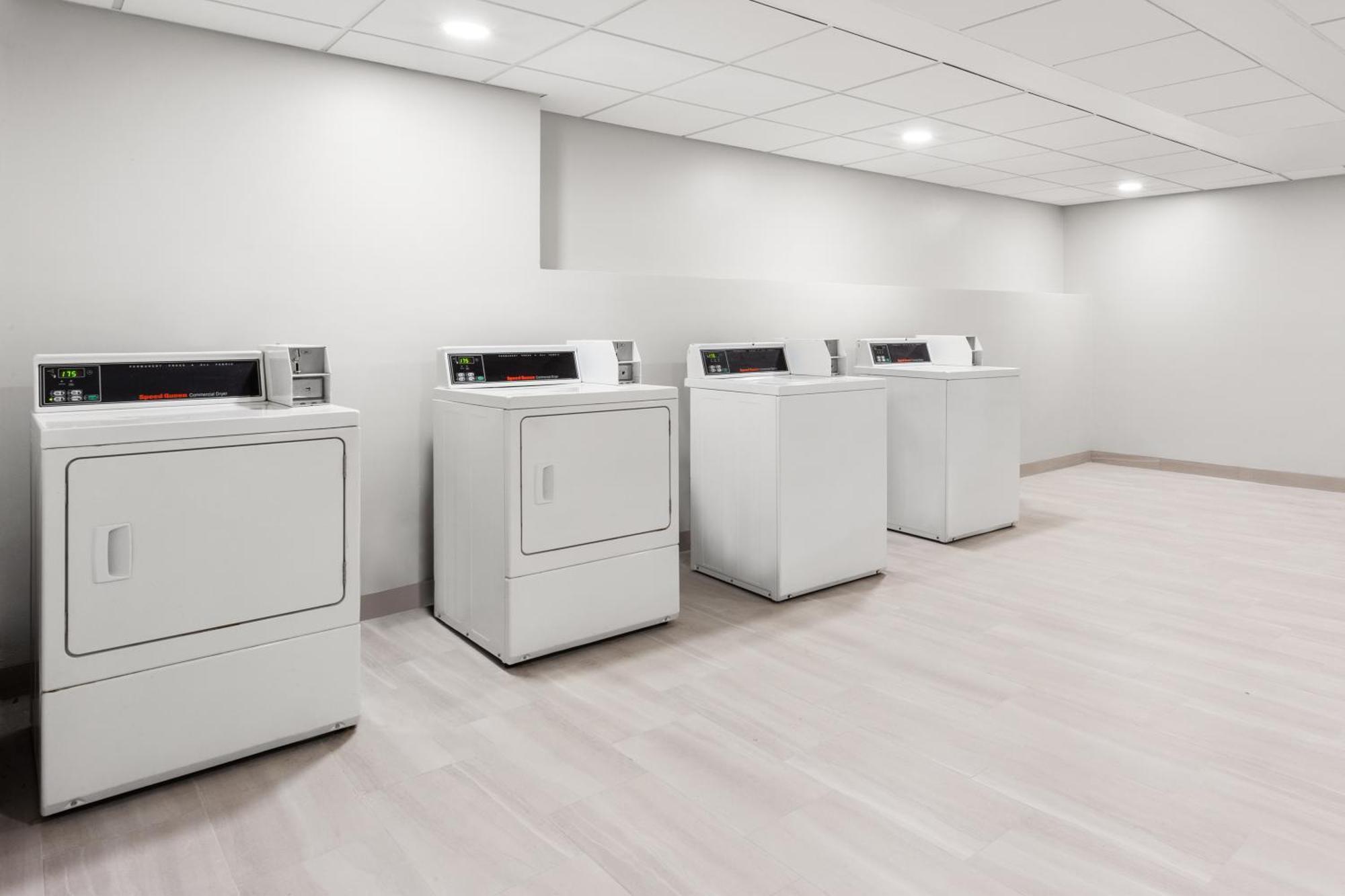 亚特兰大机场克拉丽奥酒店 大学公园 外观 照片